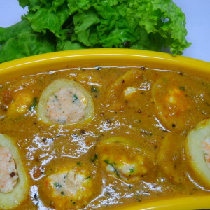 Paneer stuffed aalo with gravy