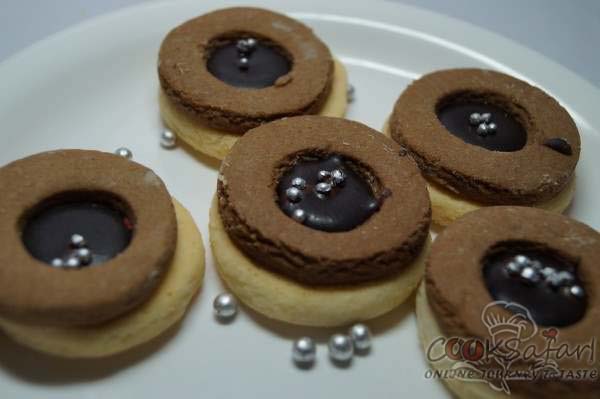 Chocolate Vanilla Biscuits Recipe